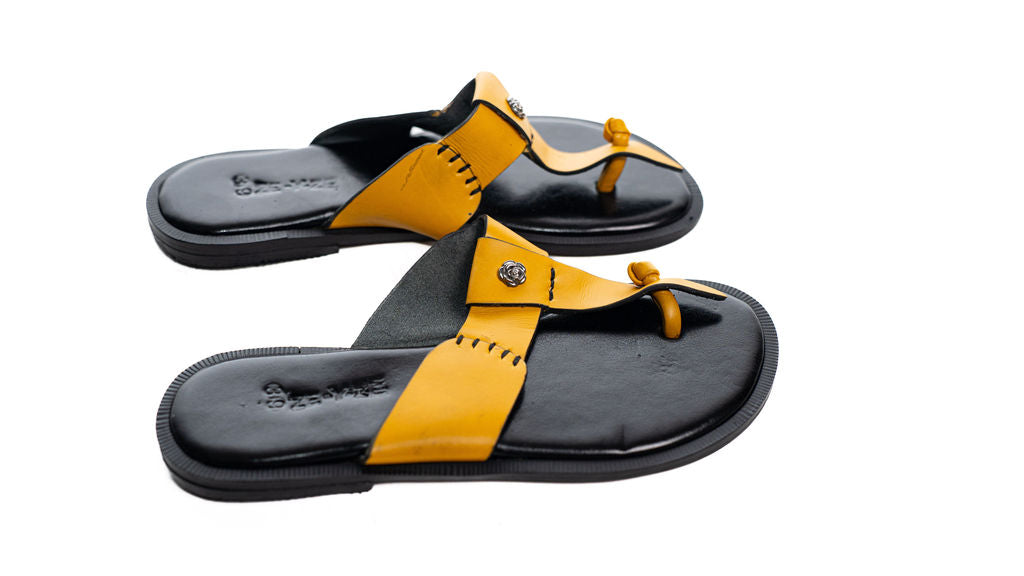 Black Yellow Toe Ring Sandals — alternate view 02