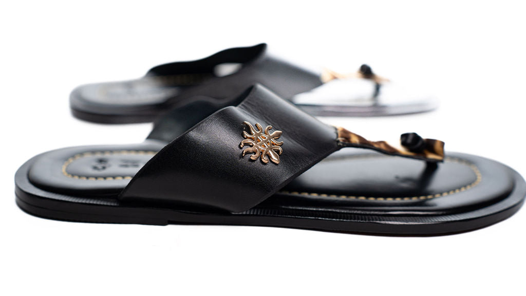 Black Red Toe Ring Sandals — alternate view 02