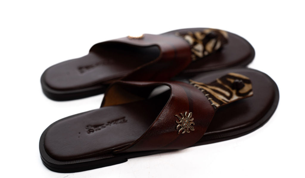 Brown Print Toe Strap Sandals — alternate view 02