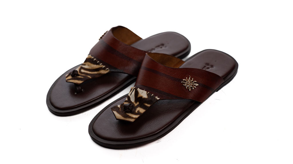 Brown Print Toe Strap Sandals — product view 04