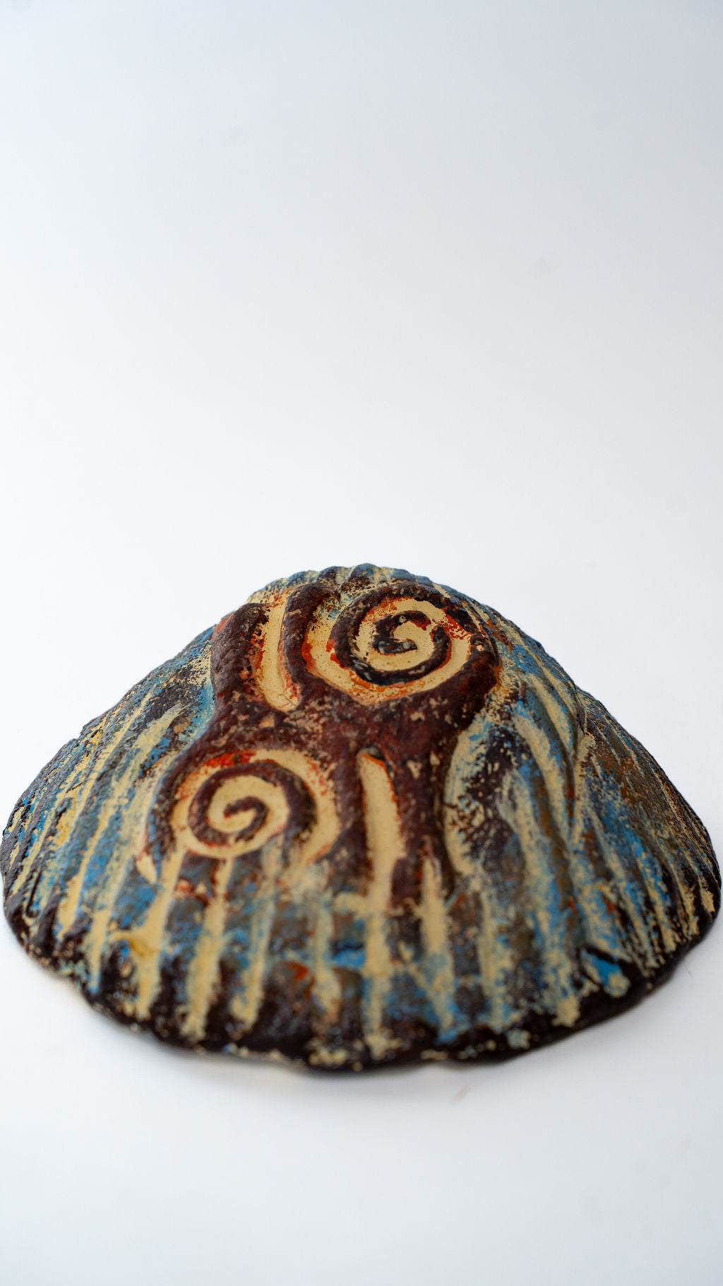 Small Round Patterned Pottery Bowl — main view 01